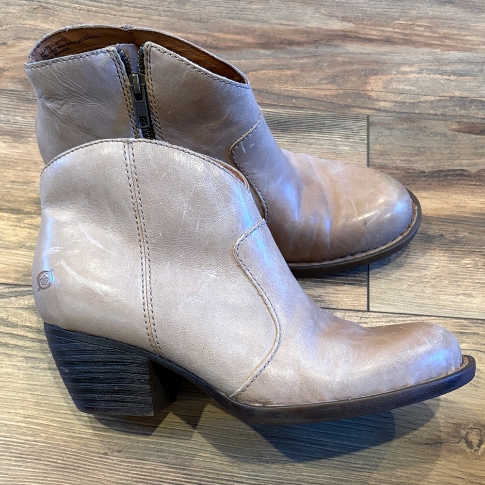 Born Michel Western Ankle Bootie women’s size 9